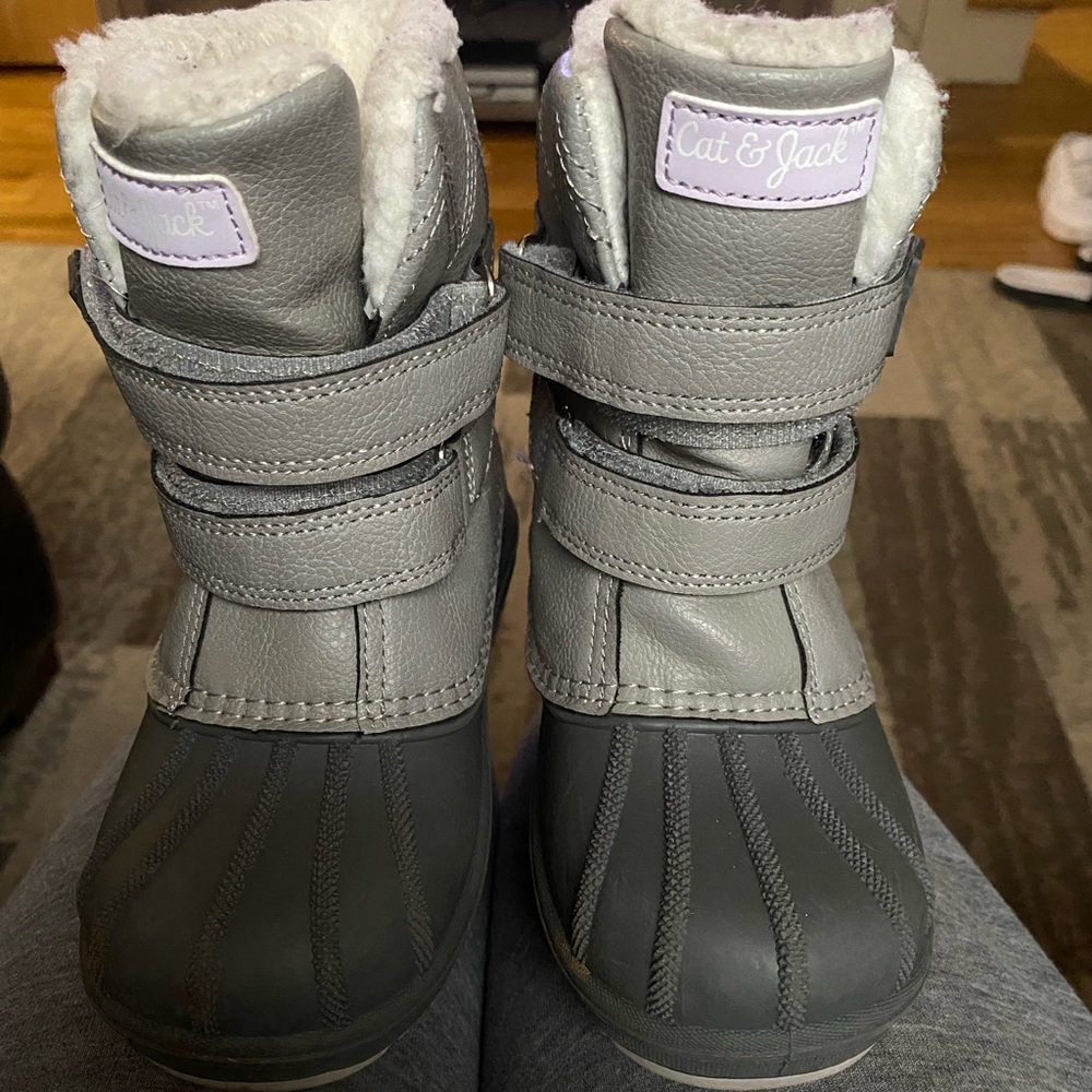Snow boots